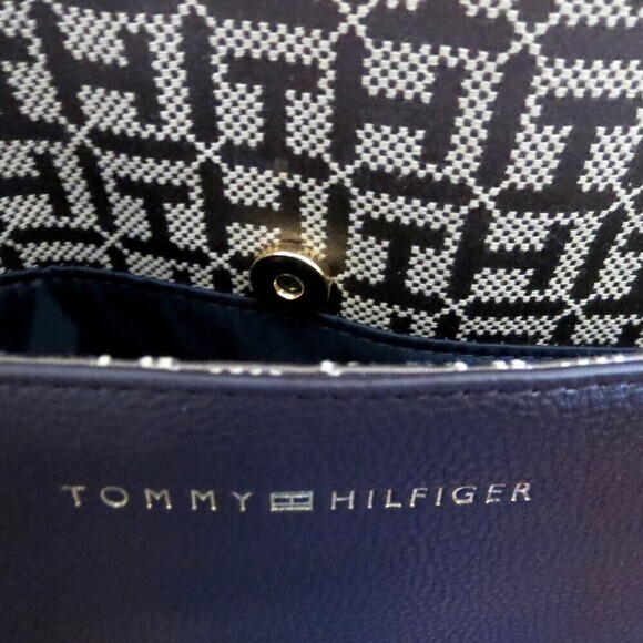TOMMY HILFIGER. TH Monogram Brown Tote . Authentic !‎ - Picture 11 of 12